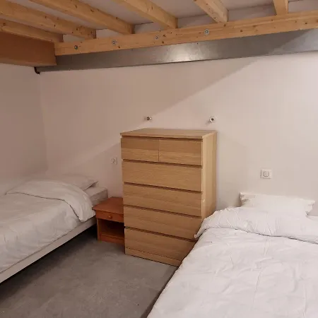 Chanzy 70 Apartment